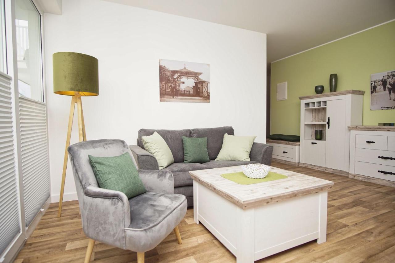 Terrasse, Gratis Nutzung Vom Ahoi Erlebnisbad Und Sauna In Sellin - Villa Karola Fewo 02 Goehren  Luaran gambar