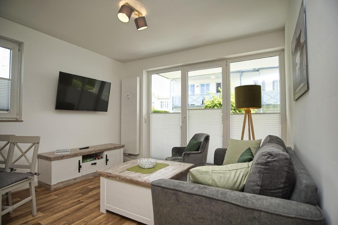 Terrasse, Gratis Nutzung Vom Ahoi Erlebnisbad Und Sauna In Sellin - Villa Karola Fewo 02 Goehren  Luaran gambar