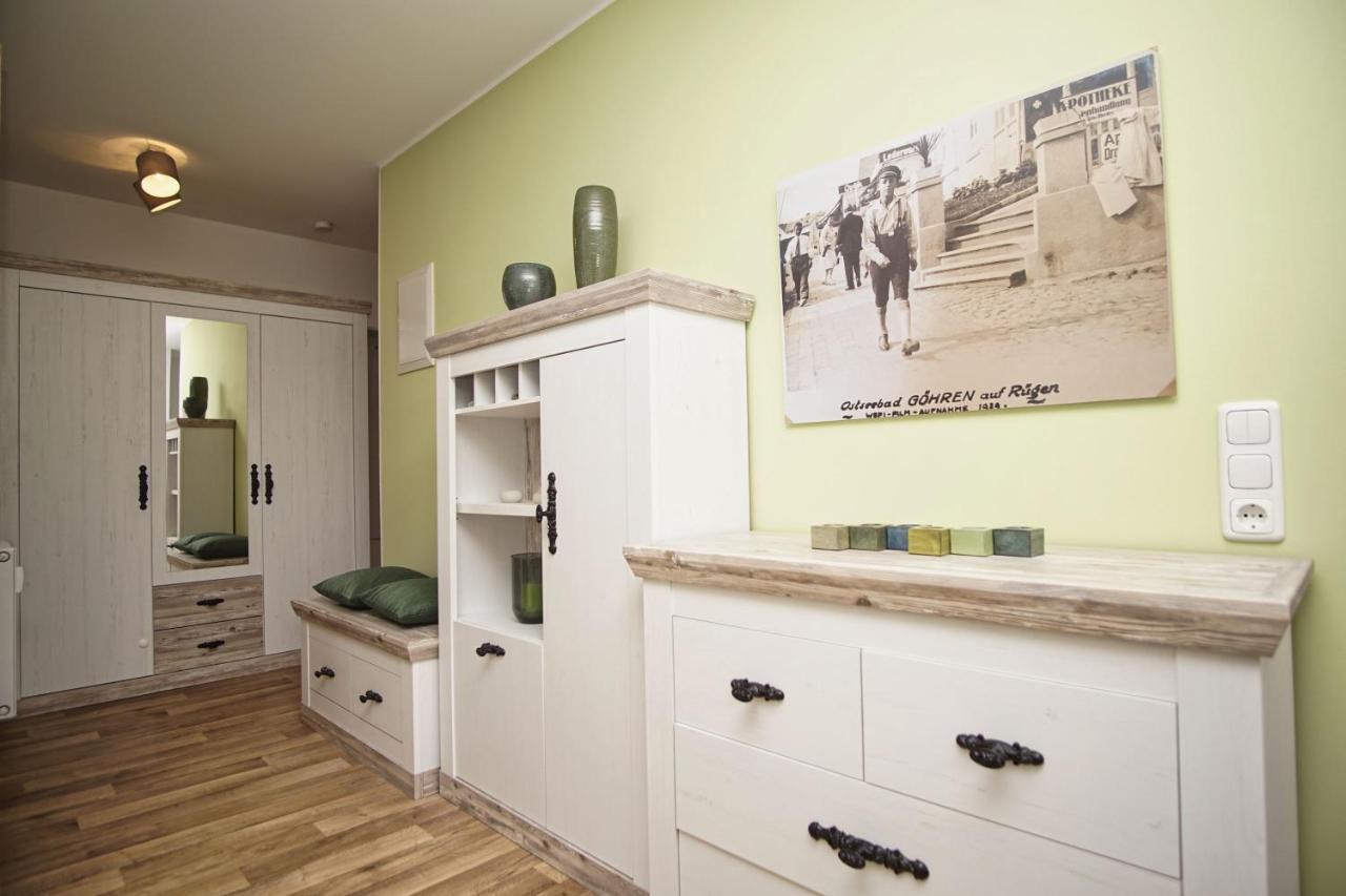 Terrasse, Gratis Nutzung Vom Ahoi Erlebnisbad Und Sauna In Sellin - Villa Karola Fewo 02 Goehren  Luaran gambar